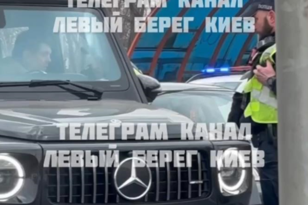 У Києві копи зі стріляниною наздоганяли водія авто