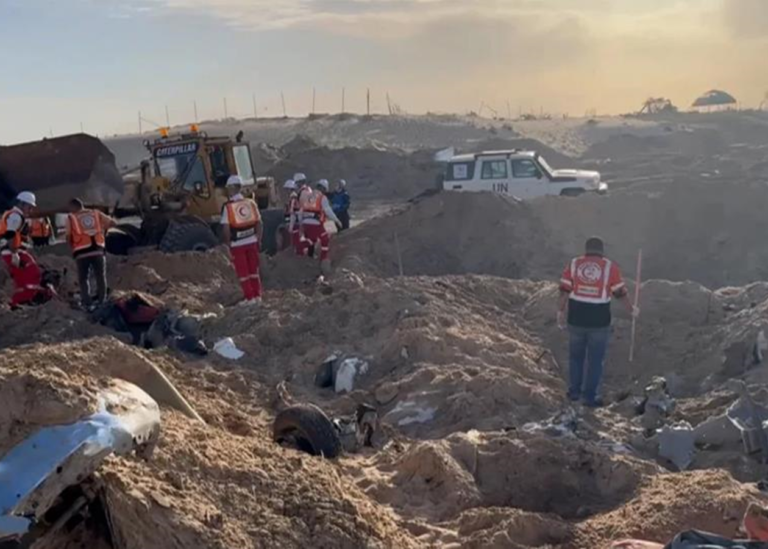 У Газі в "братській могилі" знайшли тіла 14 зниклих гумпрацівників