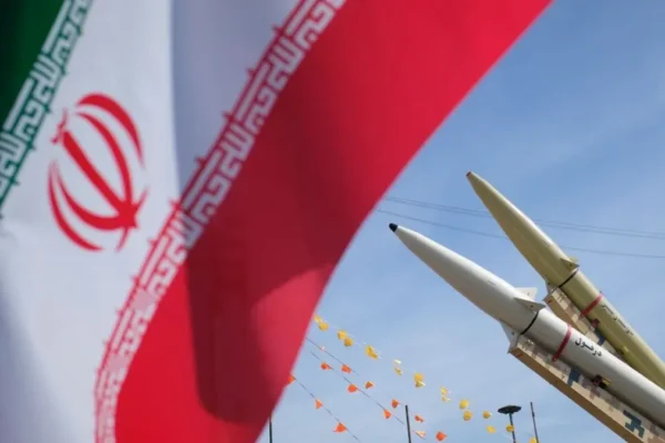 Іран погрожує атакувати британські бази у разі нападу з боку США