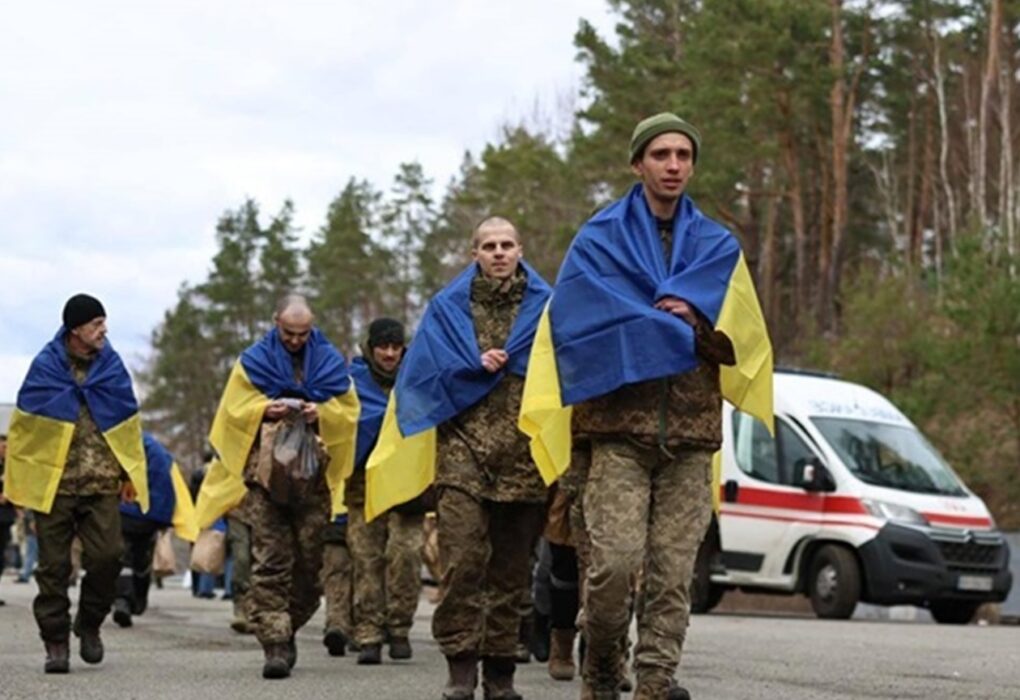 Стало відомо, скільки військових перебувають у полоні Росії