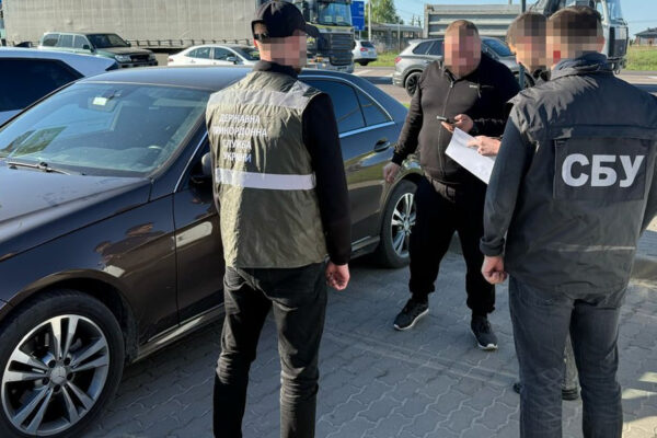 В Україні розкрили масштабну схему ввезення автівок під виглядом гумдопомоги для ЗСУ