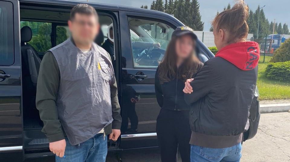 До України екстрадували підозрювану у заволодінні держземлями вартістю майже 2 мільйона