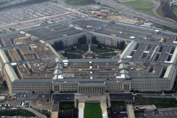 Міністр оборони США підписав меморандум про скорочення цивільного персоналу свого відомства