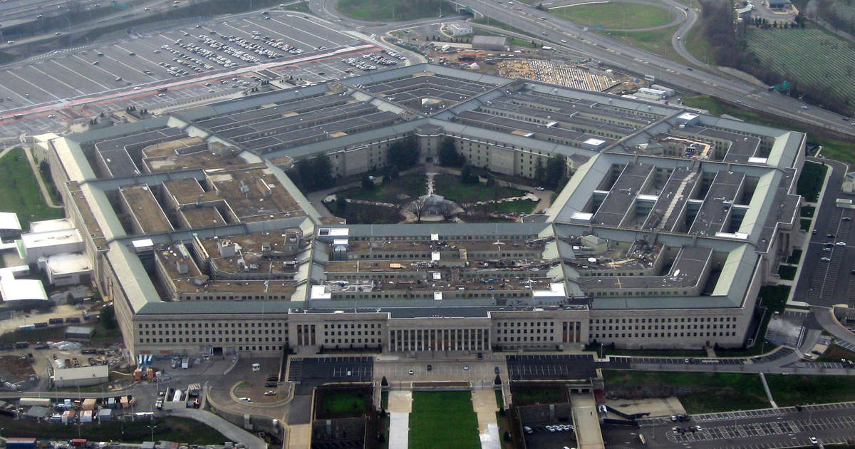Міністр оборони США підписав меморандум про скорочення цивільного персоналу свого відомства