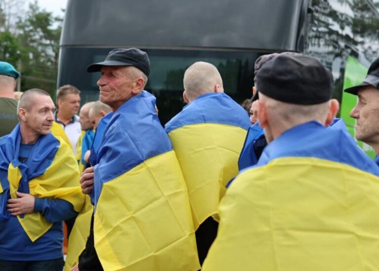 Україна повернула з полону п'яту групу військових