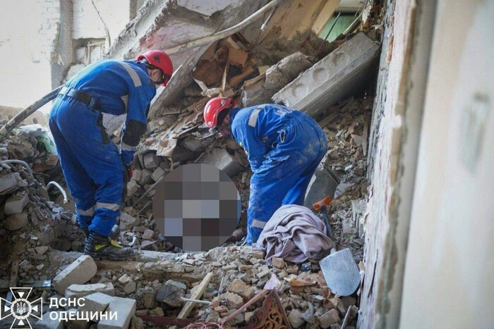 Атака дронів на Одесу. Рятувальники знайшли тіло 32-річного чоловіка