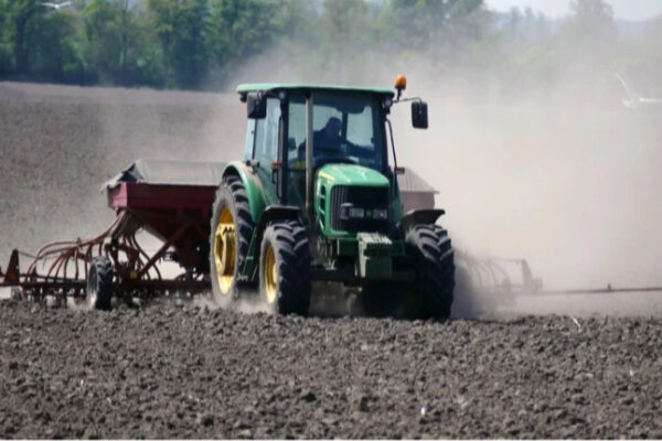 Уряд збільшує допомогу аграріям у прифронтових регіонах