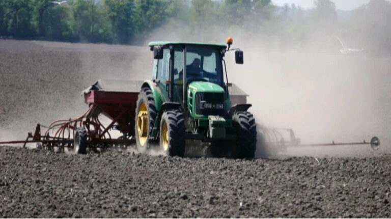 Уряд збільшує допомогу аграріям у прифронтових регіонах