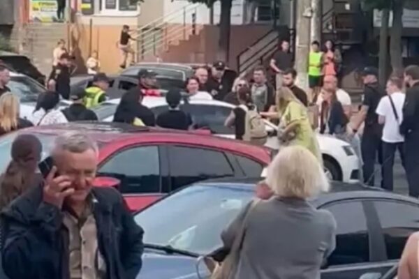 У Вінниці мітингувальники "відбили" ухилянта у ТЦК