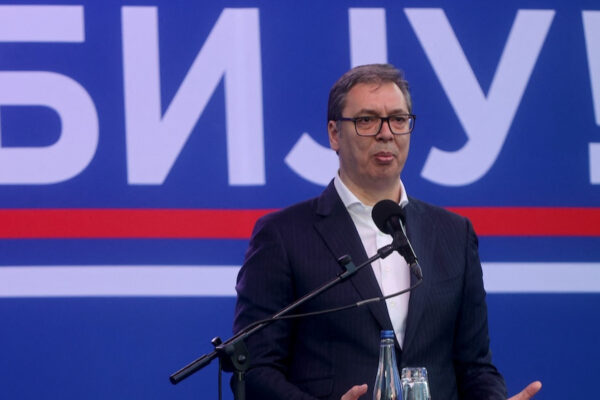 Вучич обіцяє покращення стандартів життя на тлі протестів