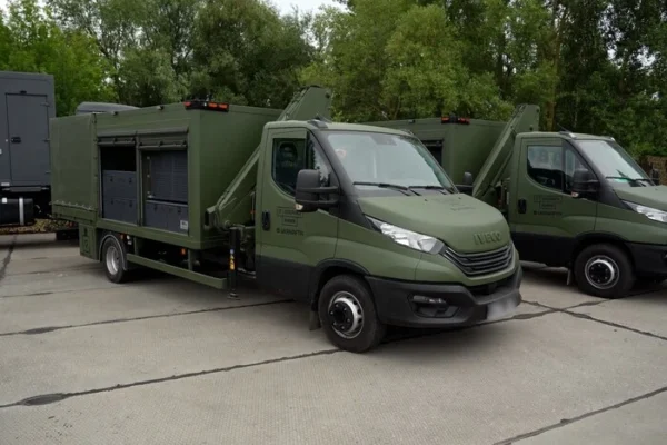 Міноборони вперше показало мобільні комплекси для обслуговування F-16