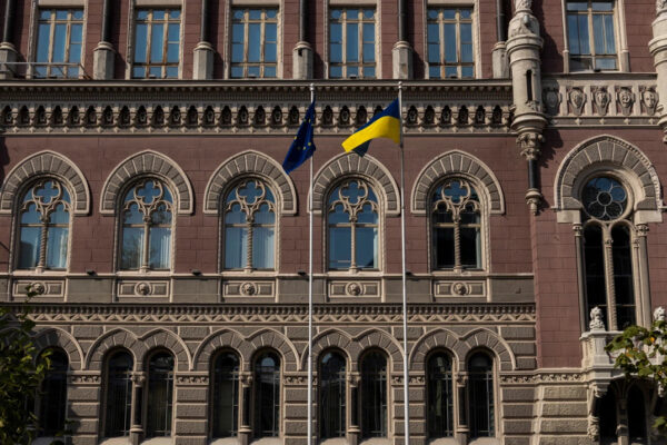 За тиждень Нацбанк продав 640 мільйон доларів