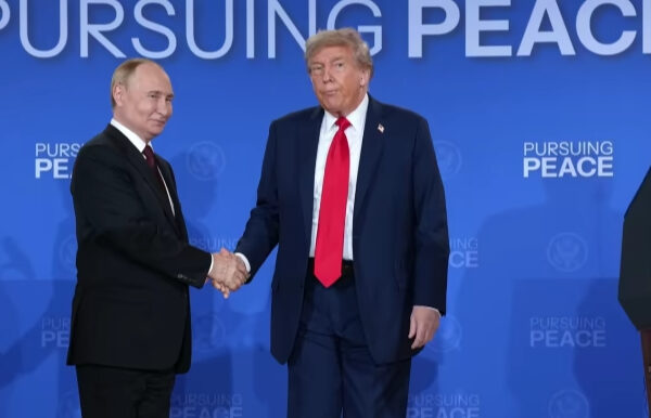 Трамп каже, що відклав санкції проти Росії після переговорів з Путіним