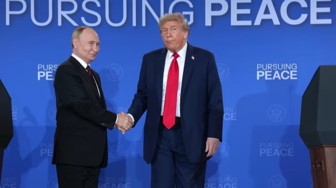 Трамп каже, що відклав санкції проти Росії після переговорів з Путіним