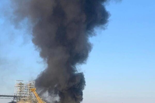 У порту Чорноморська спалахнула потужна пожежа