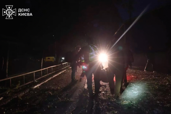 Обстріл Києва: патрульні показали перші хвилини після удару