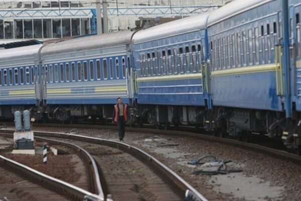 РФ вдарила по залізниці: які потяги затримуються