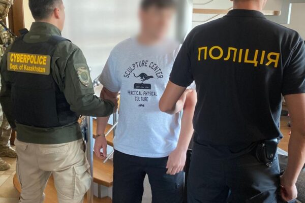 Понад 300 ошуканих: в Чернівцях викрили кол-центр