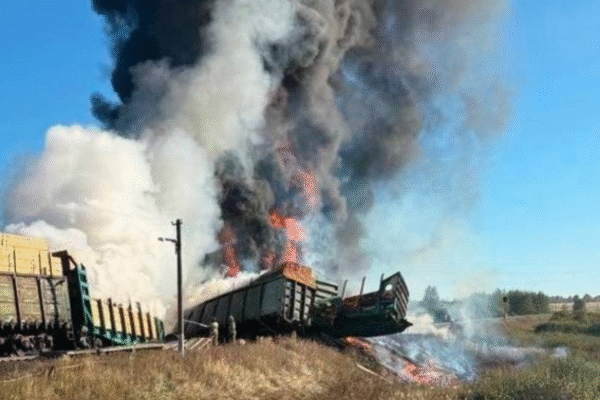 У РФ потяг із паливом спалахнув після жорсткої ДТП