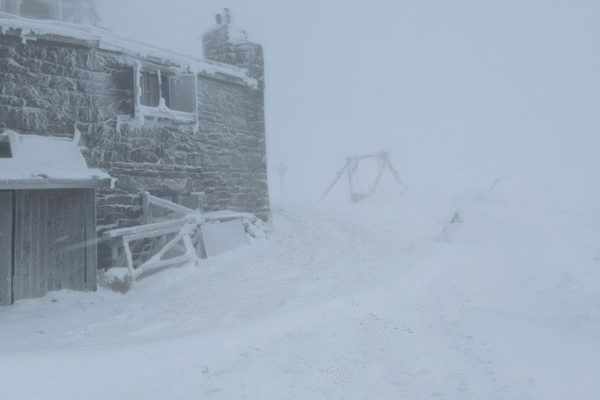 У Карпатах намело пів метра снігу й вдарив мороз