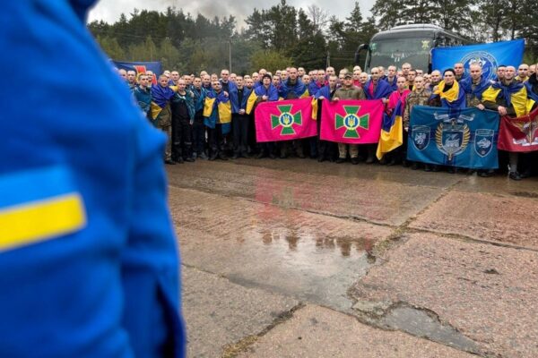 З полону повернулись 205 військових і цивільних