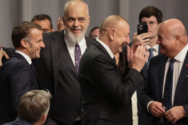 Прем’єр Албанії пожартував з Макроном та Алієвим над Трампом