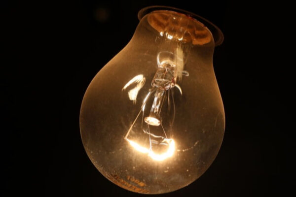 До 18 годин без світла. Графіки відключень електроенергії в Києві 21 листопада