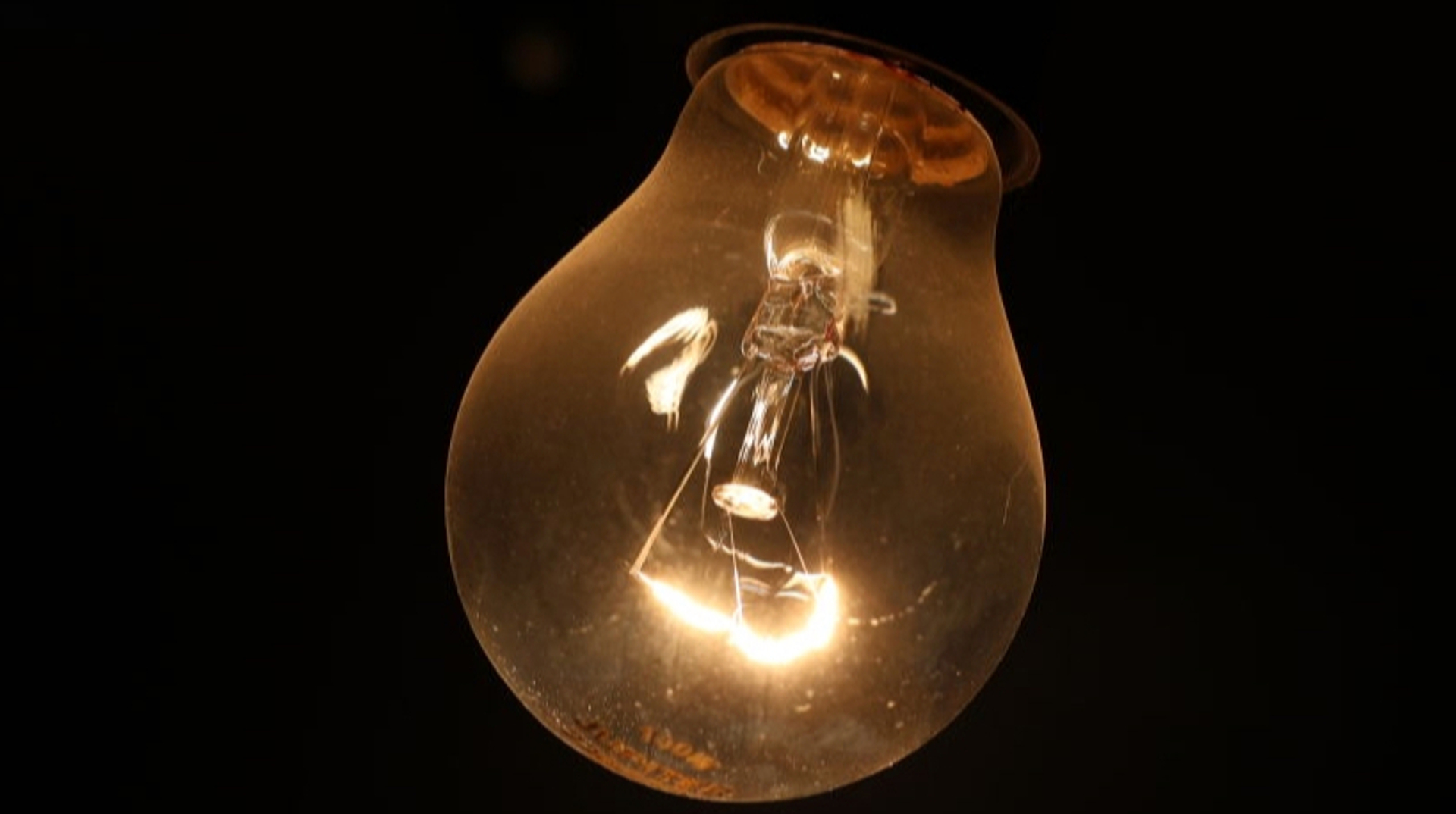 До 18 годин без світла. Графіки відключень електроенергії в Києві 21 листопада