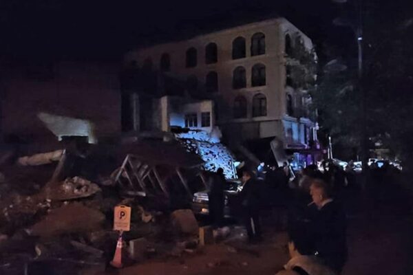 Кілька провінцій Туреччини охопив потужний землетрус, є руйнування