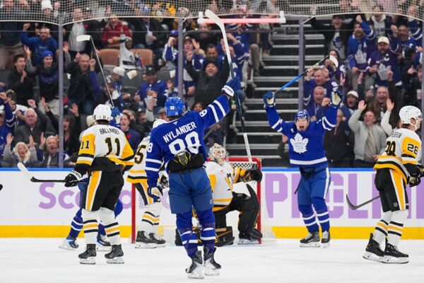 НХЛ: Торонто у важкій боротьбі переміг Піттсбург