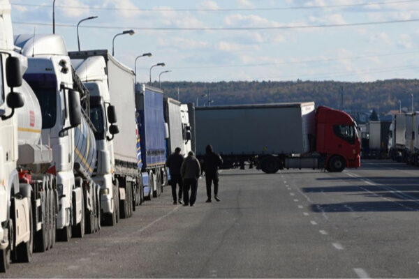"єЧерга": для вантажівок запровадять нові правила на кордоні для прогнозованості руху