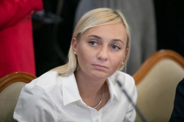 Голова фракції "Голос", яка ініціювала підвищення виплат нардепам утричі, купила будинок у США: Що відомо про парламентарку