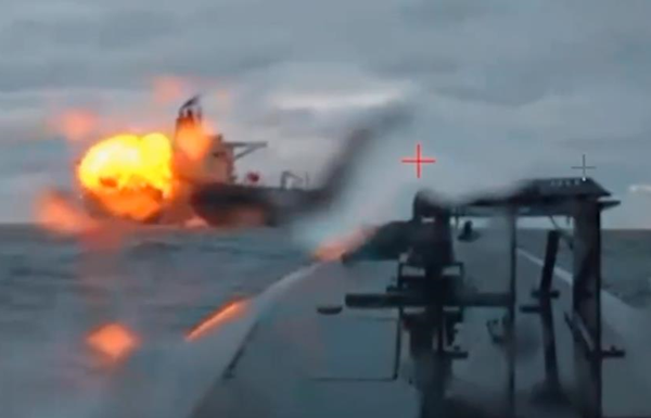 Не доплив до Новоросійська: Морські дрони уразили черновий танкер "тіньового флоту" Росії