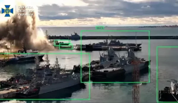 Субмарина зазнала критичних пошкоджень: СБУ вперше в історії підірвала дронами російський підводний човен (відео)