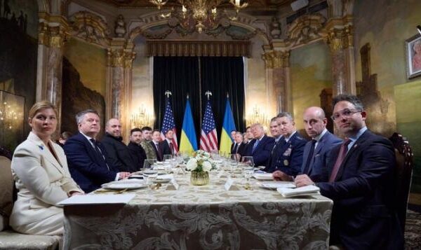 Для вас приготували добрий обід": Трамп під час зустрічі із Зеленським запропонував пресі "посидіти на вулиці і перекусити