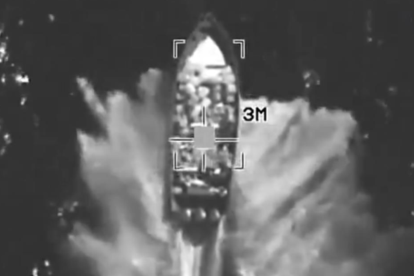 США вдарили по судну в Тихому океані