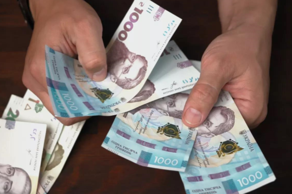 Бюджет 2026: які зарплати отримуватимуть військові, вчителі та лікарі