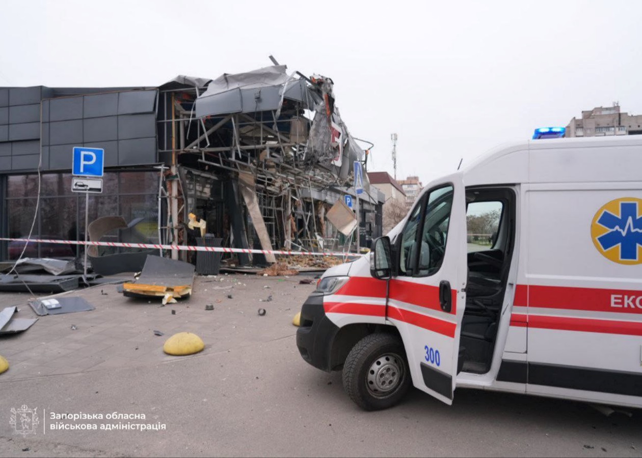 Росіяни вдарили по супермаркету в Запоріжжі