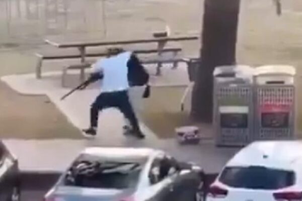 Теракт в Сіднеї: перехожий обеззброїв терориста