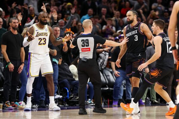 НБА: шоу Леброна і драматична поразка Голден Стейт