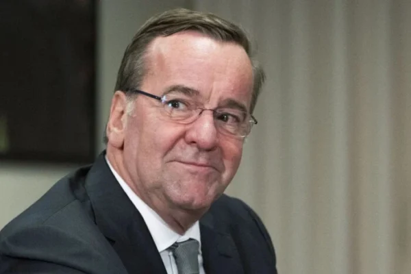 Міністр оброни Німеччини: Мирна угода не має ґрунтуватися на капітуляції України