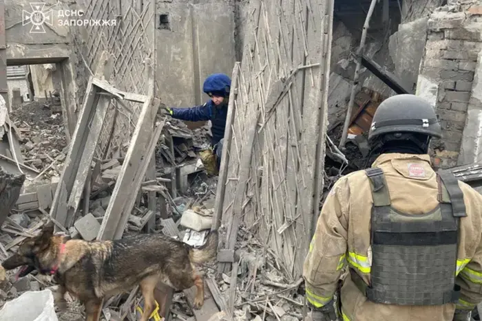 Удар по Запоріжжю, надзвичайна ситуація на Одещині. Головне за 17 грудня