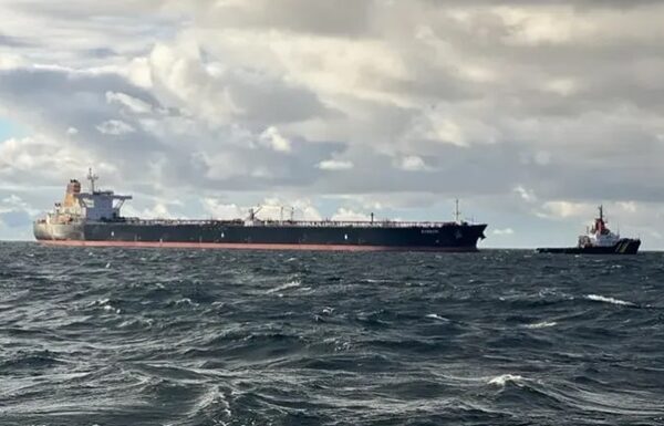 Російська субмарина супроводжує танкер у конфлікті зі США