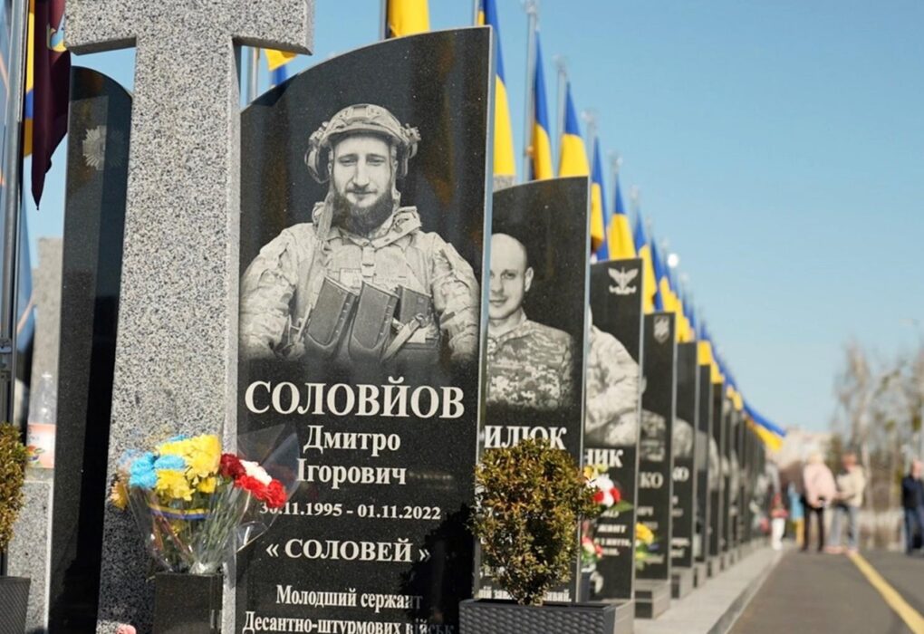 Росія завдала удару по цвинтарю та Алеї героїв у Черкасах