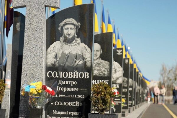 Росія завдала удару по цвинтарю та Алеї героїв у Черкасах