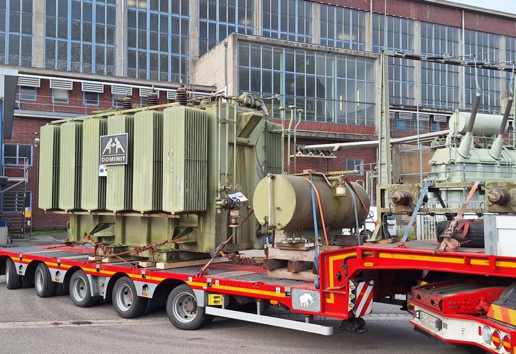 В Україну доправили трансформатор від електростанції німецького міста