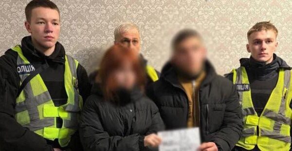 Сподівалися на 2 тис. доларів від росіян: У Києві затримали підлітків, яких підозрюють у підпалі трьох авто Tesla (фото)
