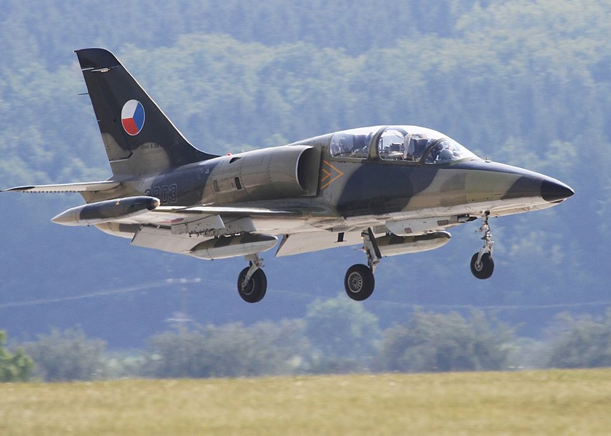 У Чехії помстилися генералу за бажання передати Україні винищувачі