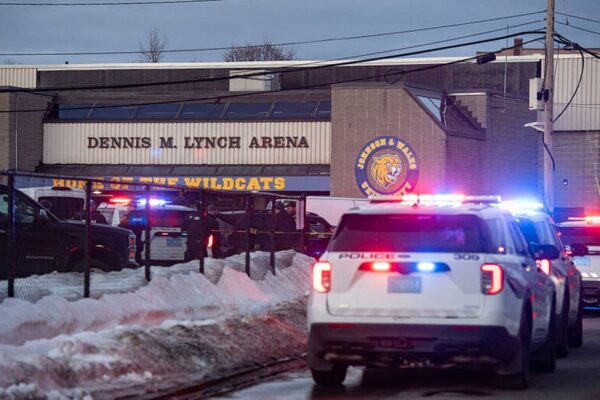 У США на шкільному матчі чоловік розстріляв сім'ю