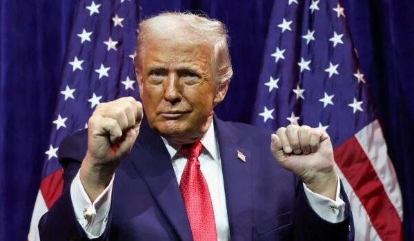 Не відкрутиться? У США оприлюднили нові файли у "справі Епштейна" зі звинуваченнями проти Трампа